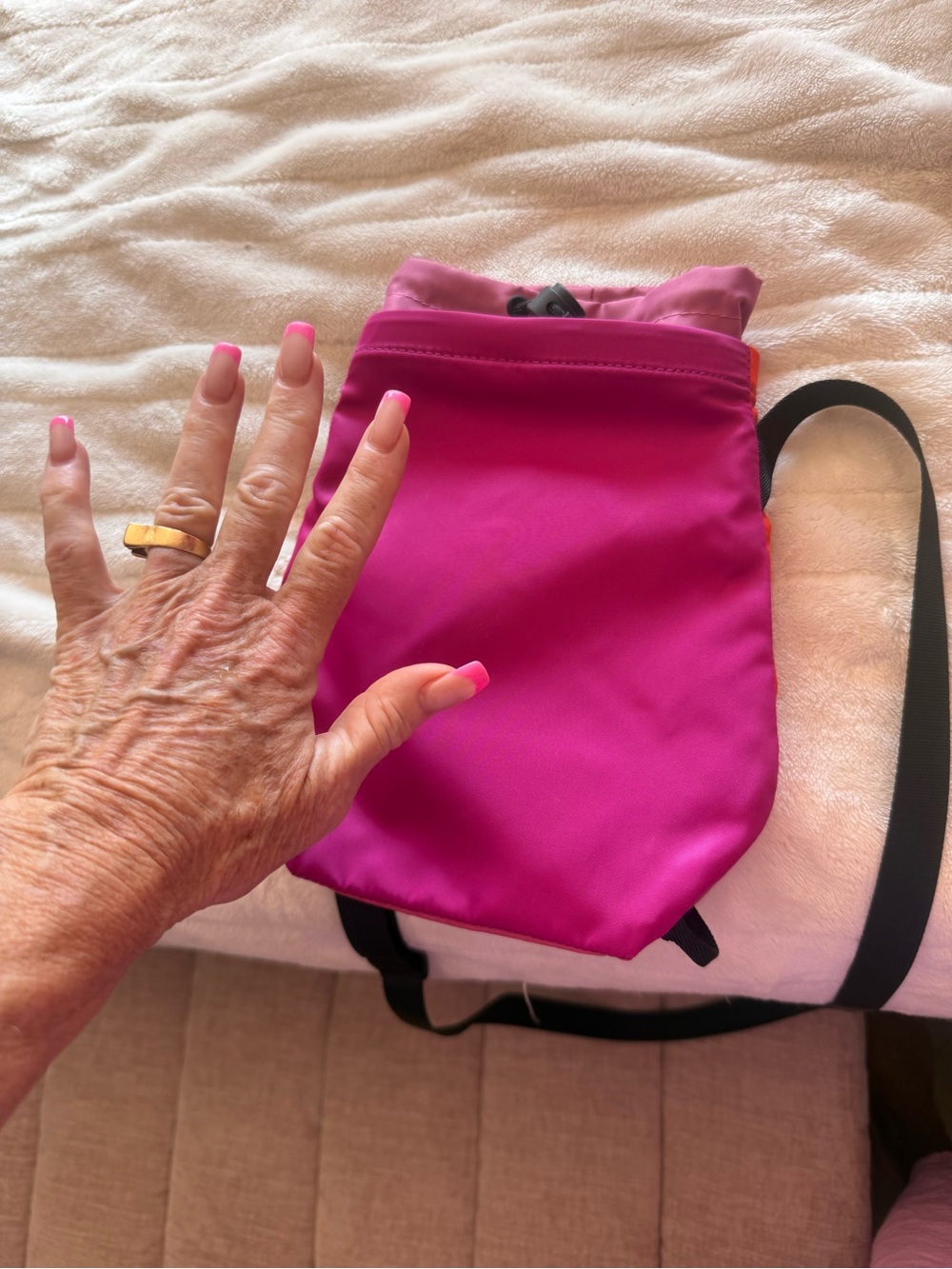 lululemon athletica bright pink drawstring crossbody bag